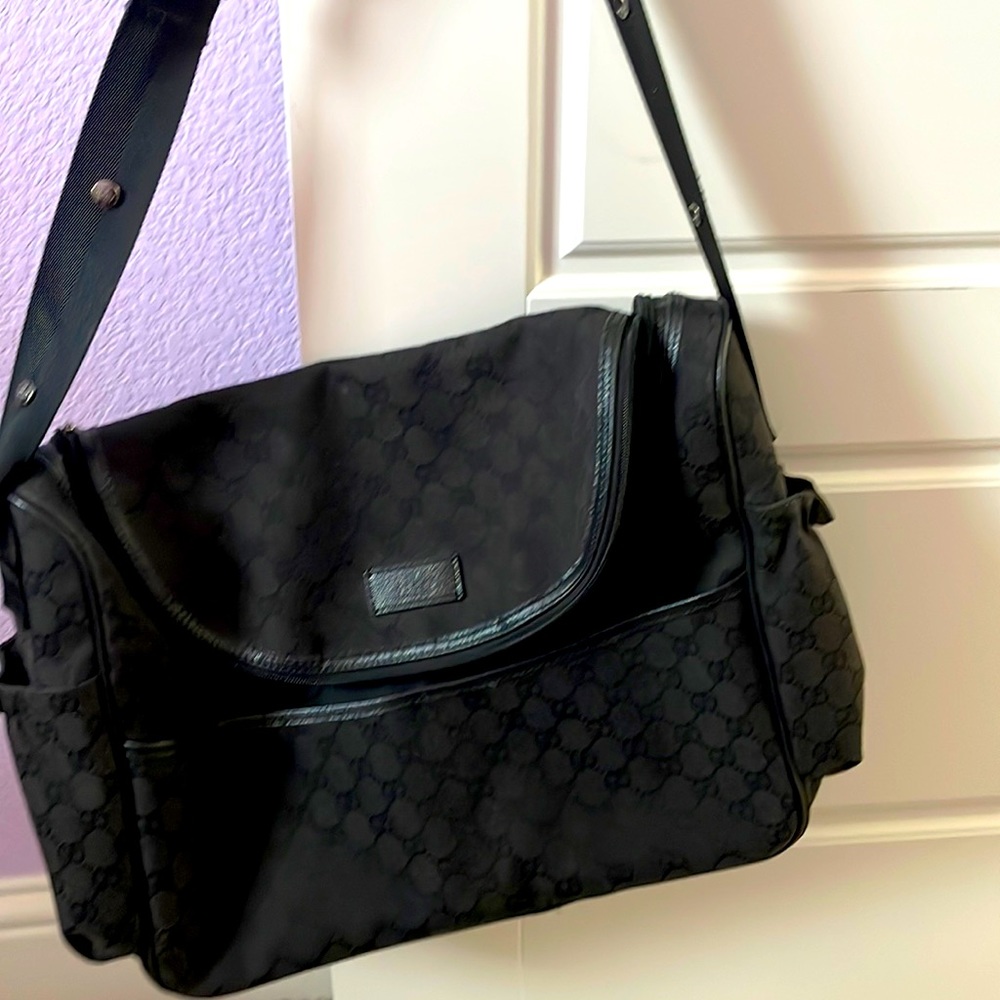 Gucci bag AUTHENTIC 🎊serial number under pics! In very good used condition.